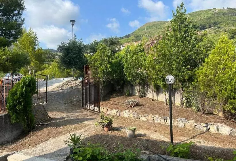 تختخواب و صبحانه Villa Loren