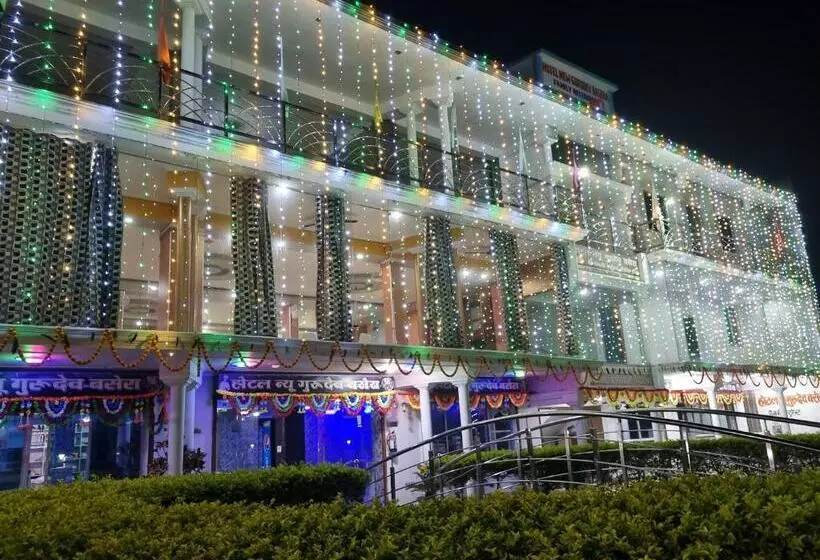 ホテル New Gurudeo Basera And Family Restaurant