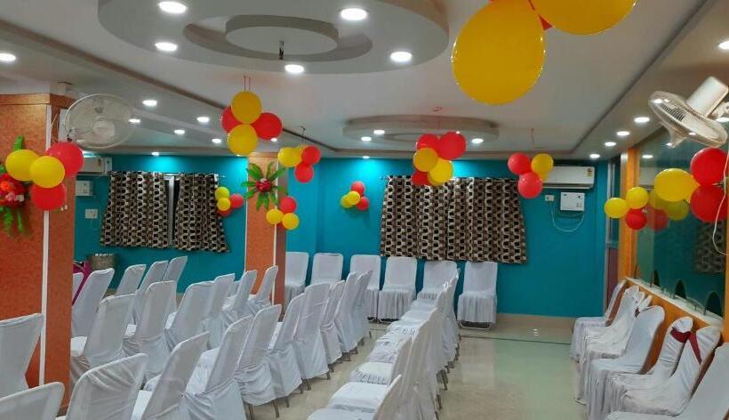 ホテル New Gurudeo Basera And Family Restaurant