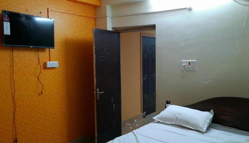 ホテル New Gurudeo Basera And Family Restaurant