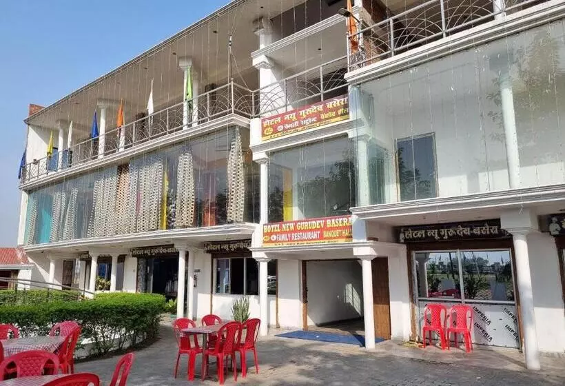 ホテル New Gurudeo Basera And Family Restaurant