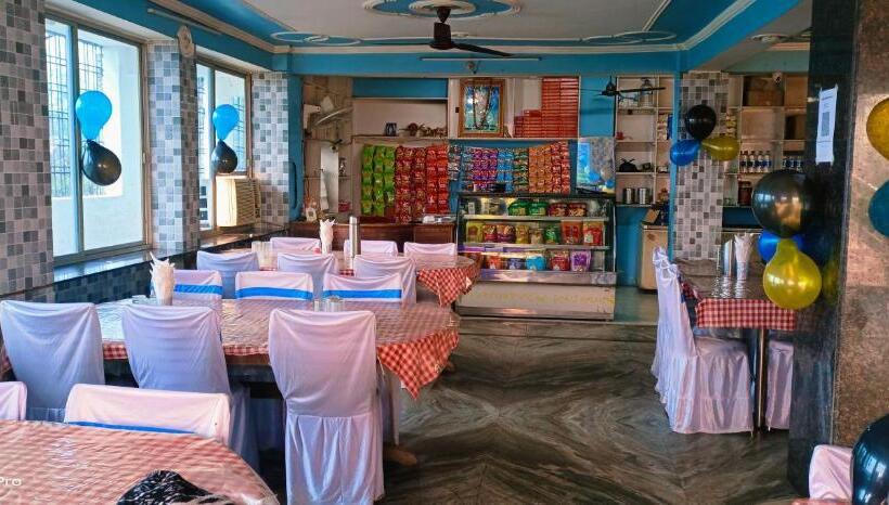 ホテル New Gurudeo Basera And Family Restaurant