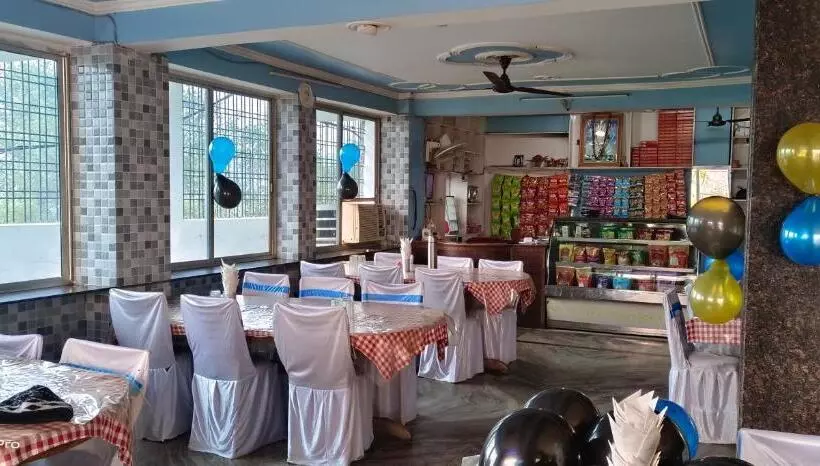 ホテル New Gurudeo Basera And Family Restaurant
