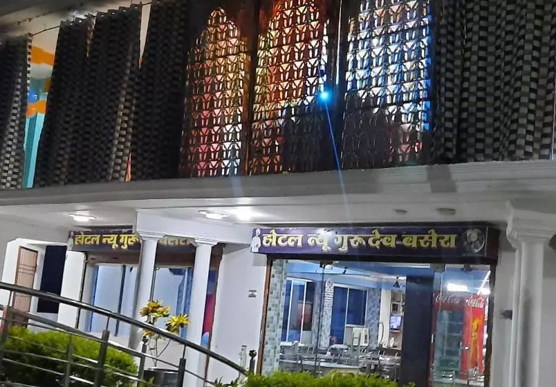 ホテル New Gurudeo Basera And Family Restaurant