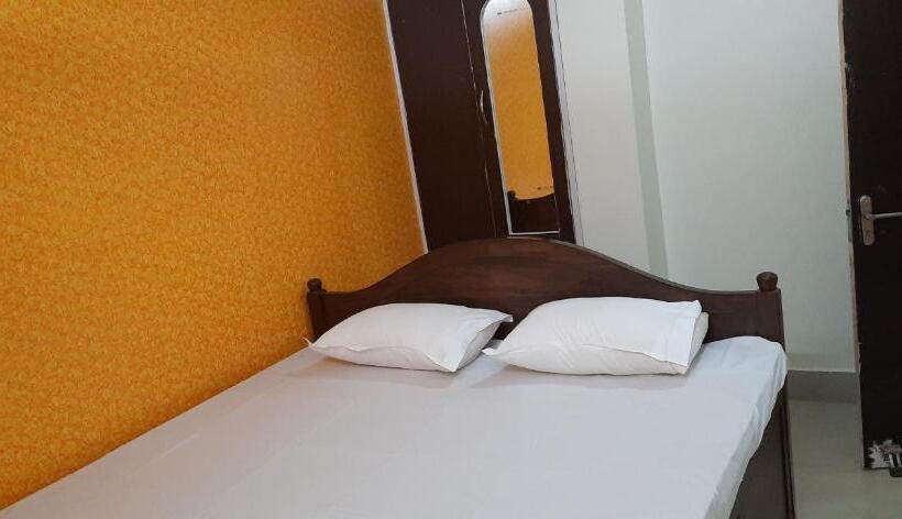 ホテル New Gurudeo Basera And Family Restaurant