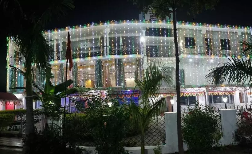 ホテル New Gurudeo Basera And Family Restaurant