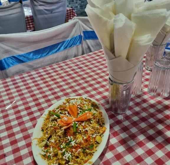 ホテル New Gurudeo Basera And Family Restaurant