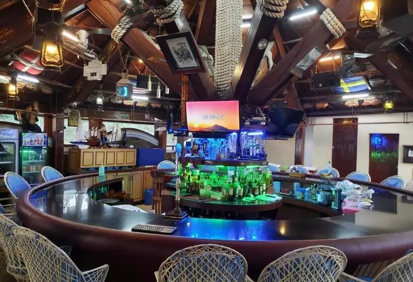 Hotelli Palm Tree Resort And Restaurant
