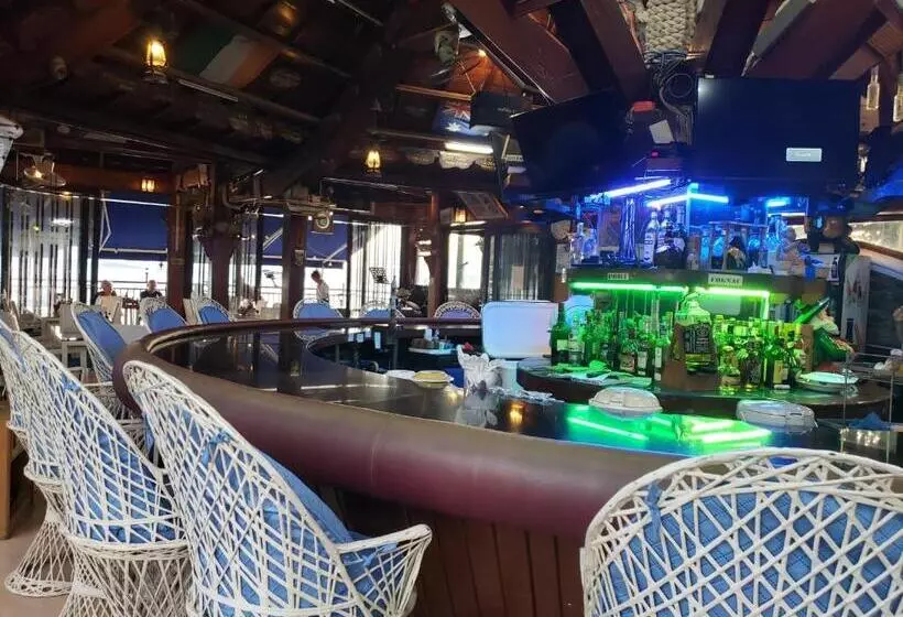 Hotelli Palm Tree Resort And Restaurant