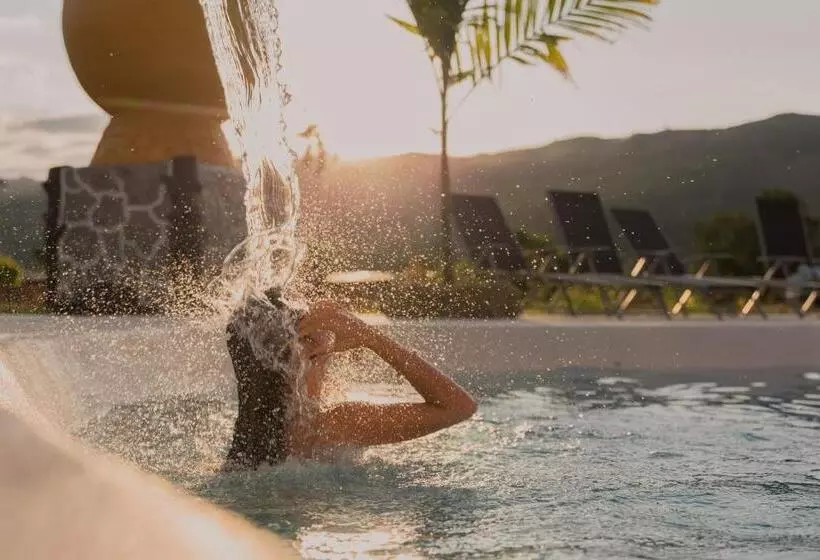 Hotelli Resort Del Cafe