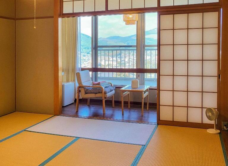 בית מלון כפרי Yufuin Monday 湯布院マンデー