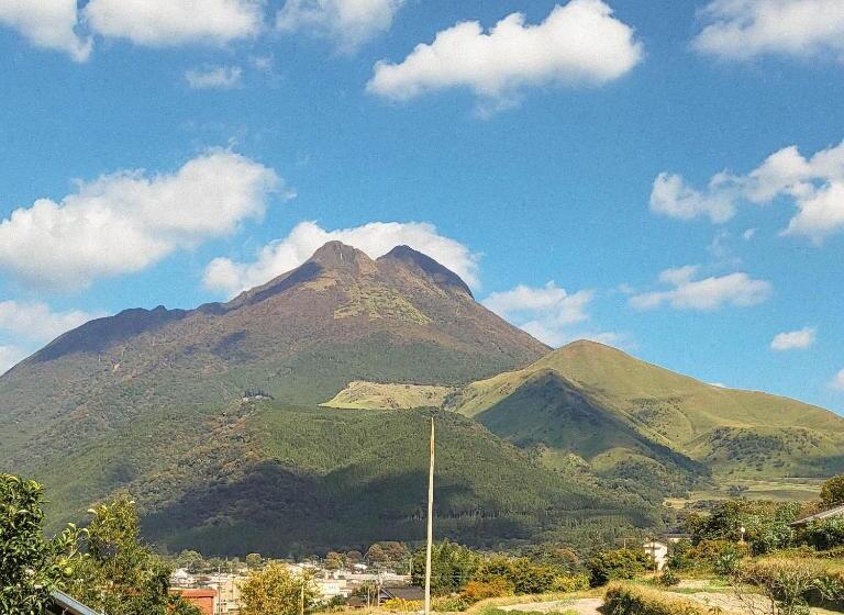 בית מלון כפרי Yufuin Monday 湯布院マンデー
