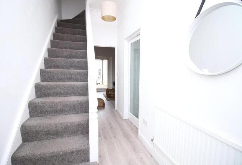 پانسیون Garden | Parking | 4br