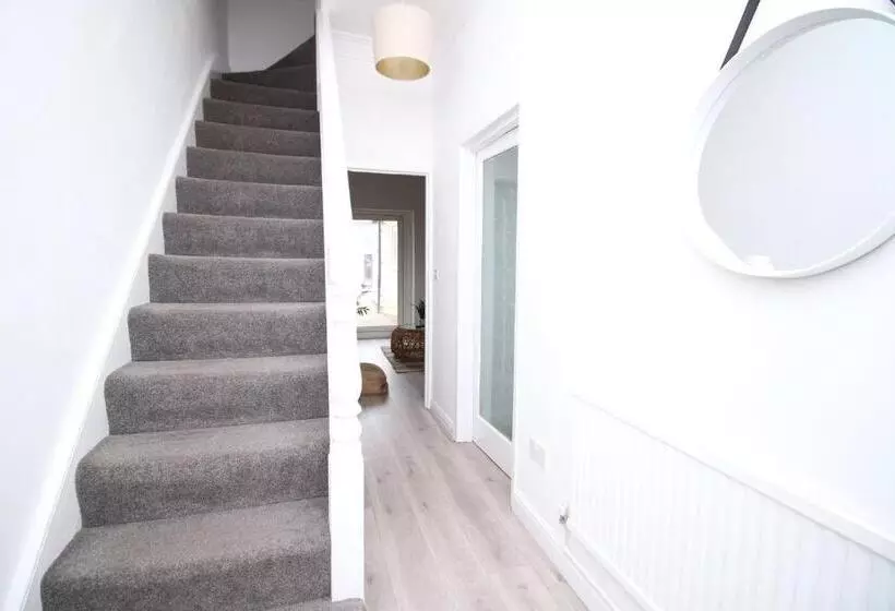 پانسیون Garden | Parking | 4br
