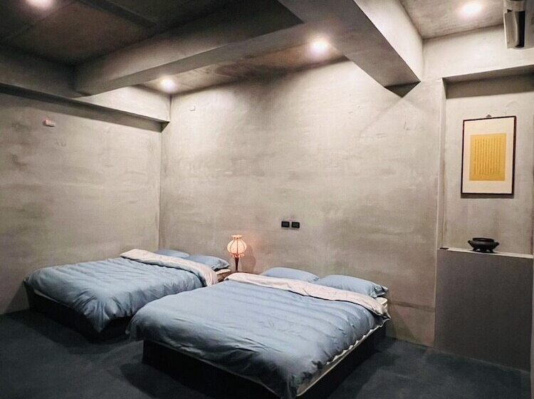 تختخواب و صبحانه Zephyr Homestay