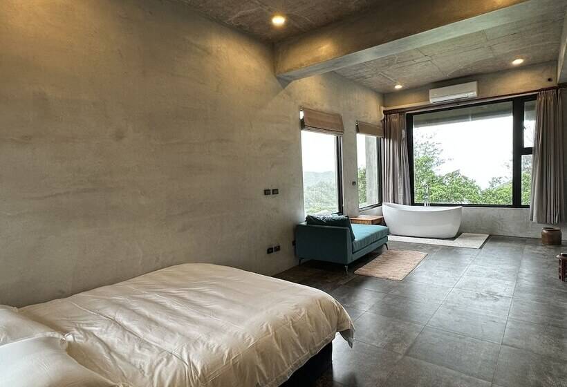 تختخواب و صبحانه Zephyr Homestay