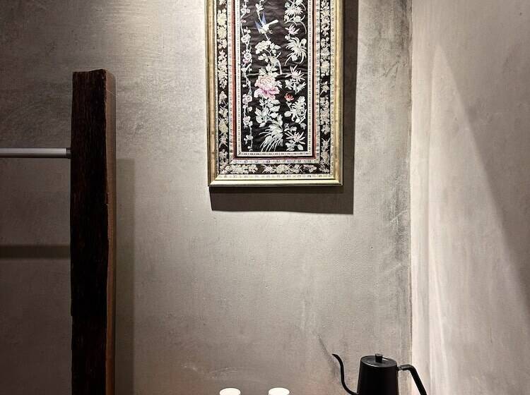 تختخواب و صبحانه Zephyr Homestay