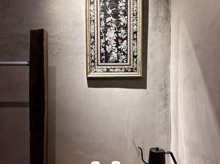 تختخواب و صبحانه Zephyr Homestay