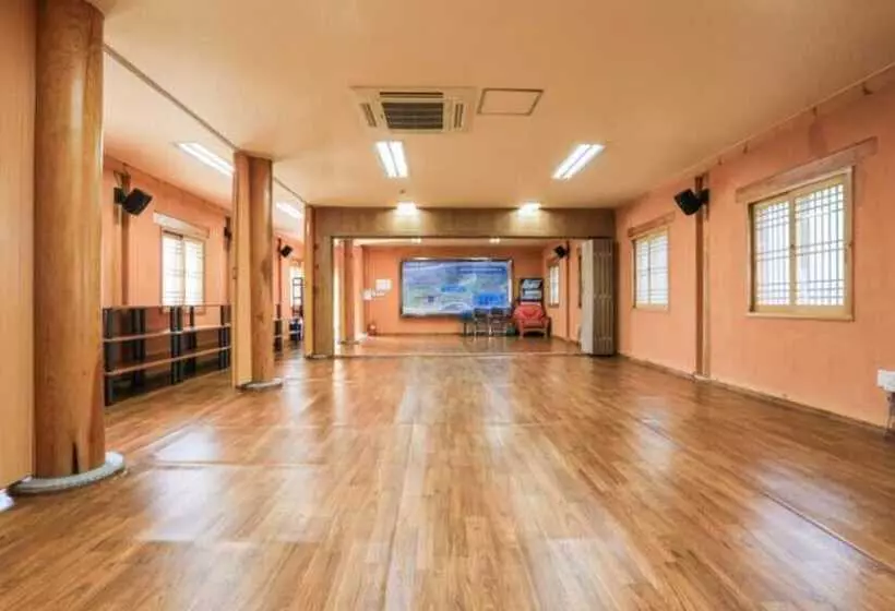 Danyang Hail Handmi Hanok Pension