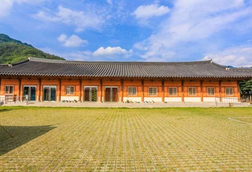 Danyang Hail Handmi Hanok Pension