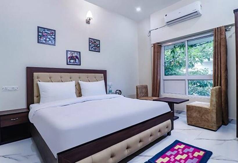 Fabhotel Maira Heights