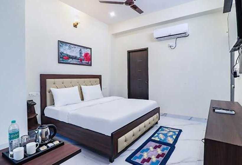 Fabhotel Maira Heights