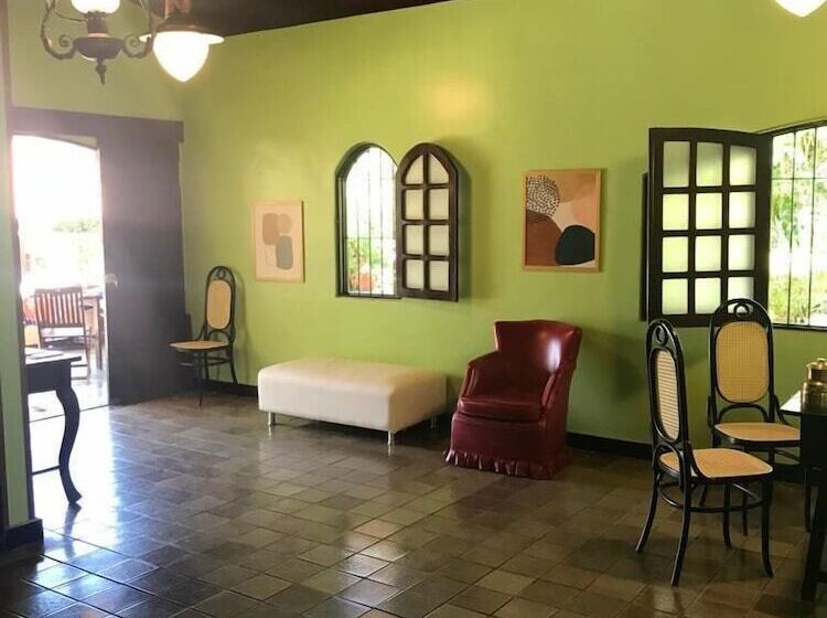 簡易ホテル Suites Bouganville