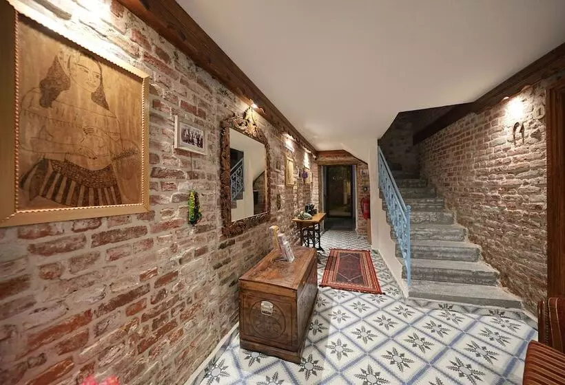 ホテル Tetka Konuk Evi