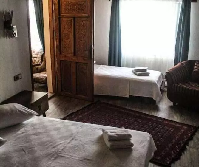 ホテル Tetka Konuk Evi