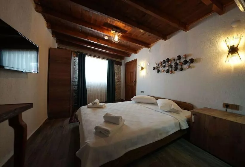 ホテル Tetka Konuk Evi