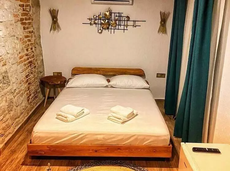 ホテル Tetka Konuk Evi