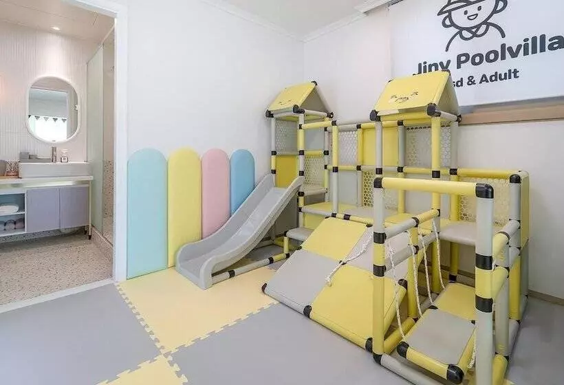 ペンション Gapyeong Jinikidsdogchaepoolvilla