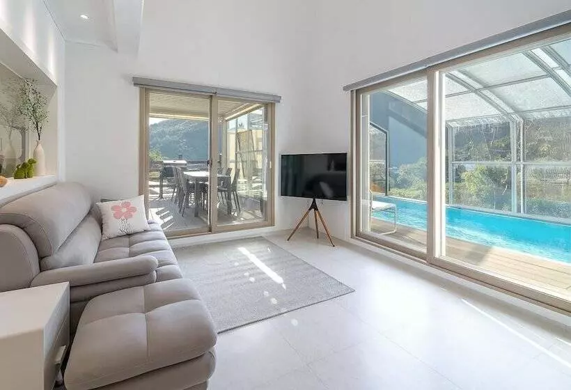 ペンション Gapyeong Jinikidsdogchaepoolvilla