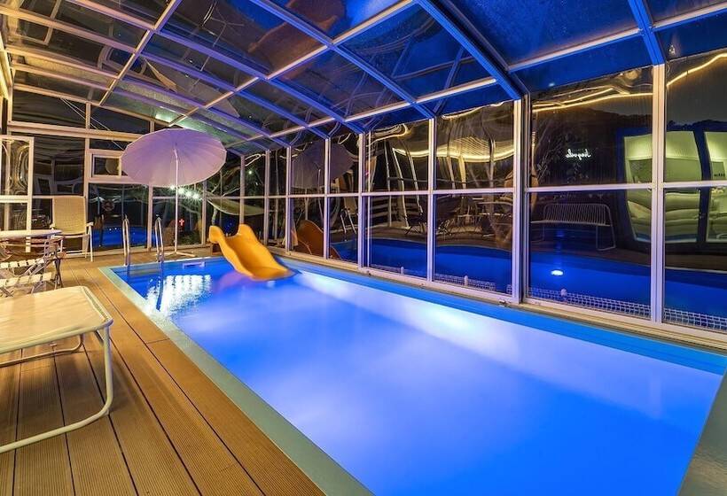 Pansiyon Gapyeong Jinikidsdogchaepoolvilla