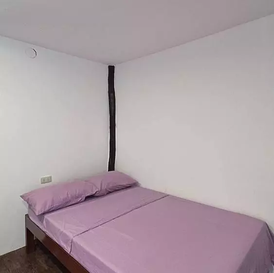 استراحتگاه Banlaw Pool & Garden