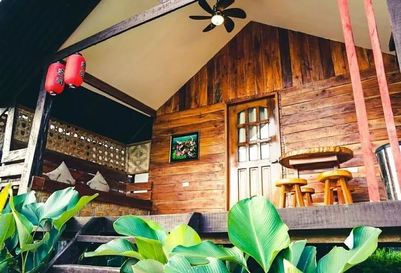 استراحتگاه Banlaw Pool & Garden