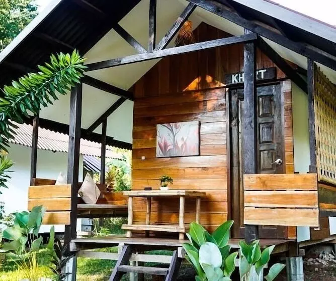 استراحتگاه Banlaw Pool & Garden