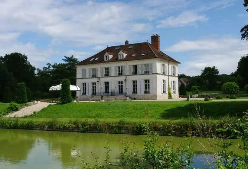 Aamiaismajoitus (B&B) Chateau De Pommeuse