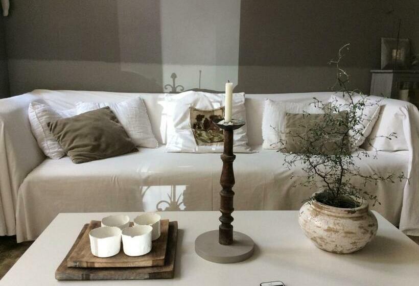 Bed and Breakfast La Maison Sur La Place