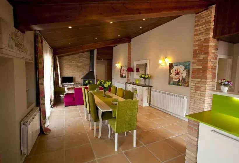 Casa Tapioles