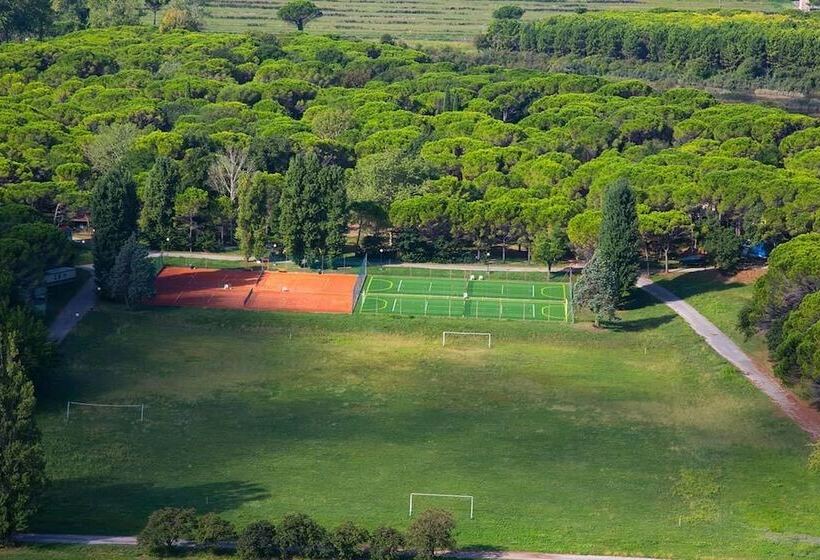 בית מלון כפרי Belvedere Pineta Camping