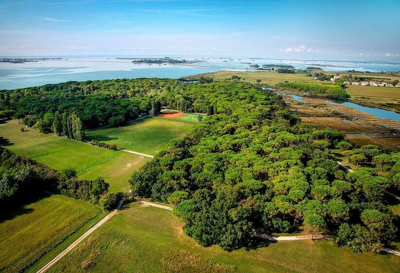 בית מלון כפרי Belvedere Pineta Camping