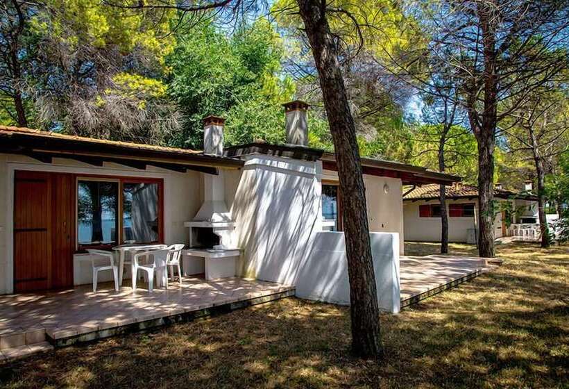 בית מלון כפרי Belvedere Pineta Camping