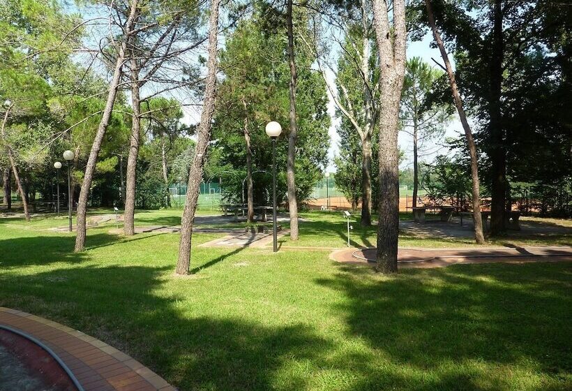 בית מלון כפרי Belvedere Pineta Camping