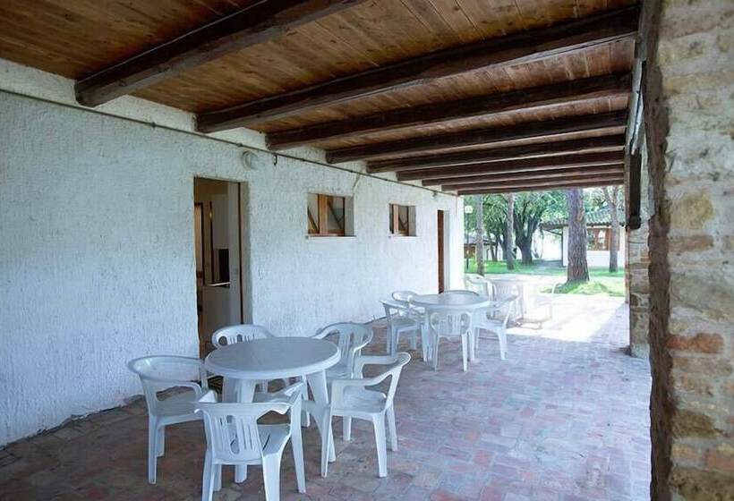 בית מלון כפרי Belvedere Pineta Camping