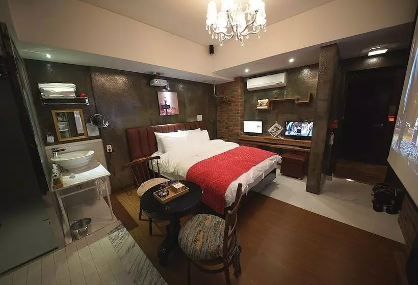 February Hotel Apsan