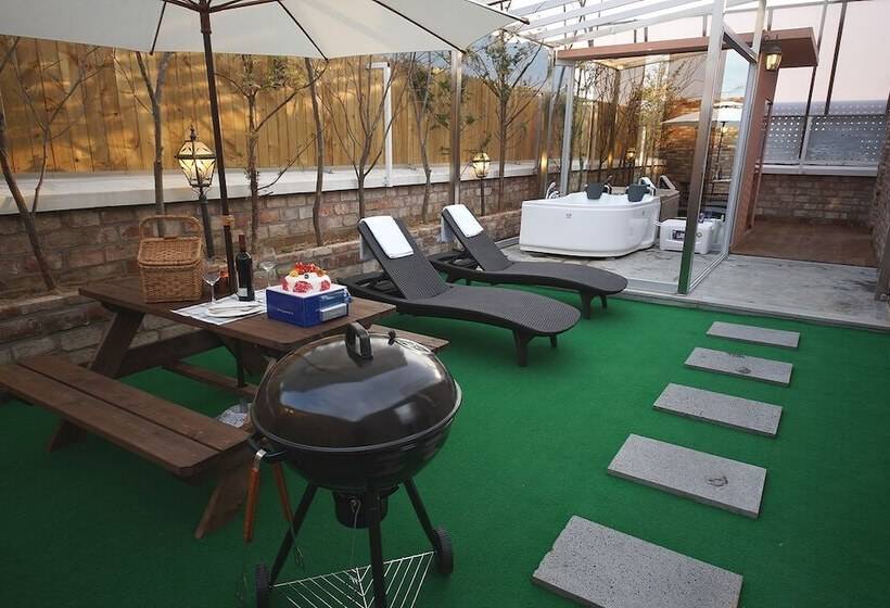 February Hotel Apsan