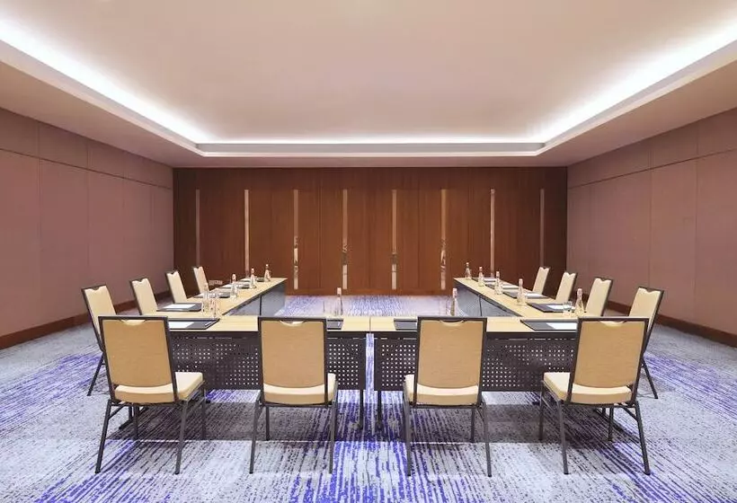 Hotelli Four Points By Sheraton Surabaya, Tunjungan Plaza