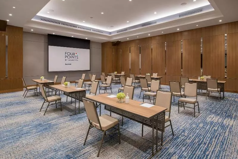 Hotelli Four Points By Sheraton Surabaya, Tunjungan Plaza