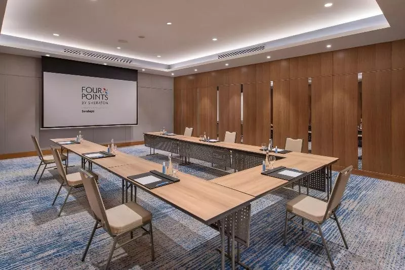Hotelli Four Points By Sheraton Surabaya, Tunjungan Plaza